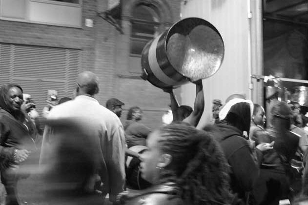 Steel pan being lifted (3d)